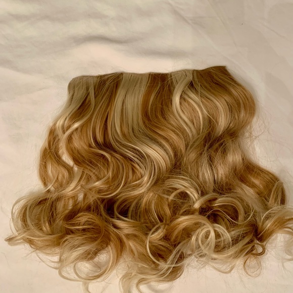 New Hair Extensions (4) 20" -3/4 And (1) 12” 3/4 Curly Wave - Picture 10 of 11